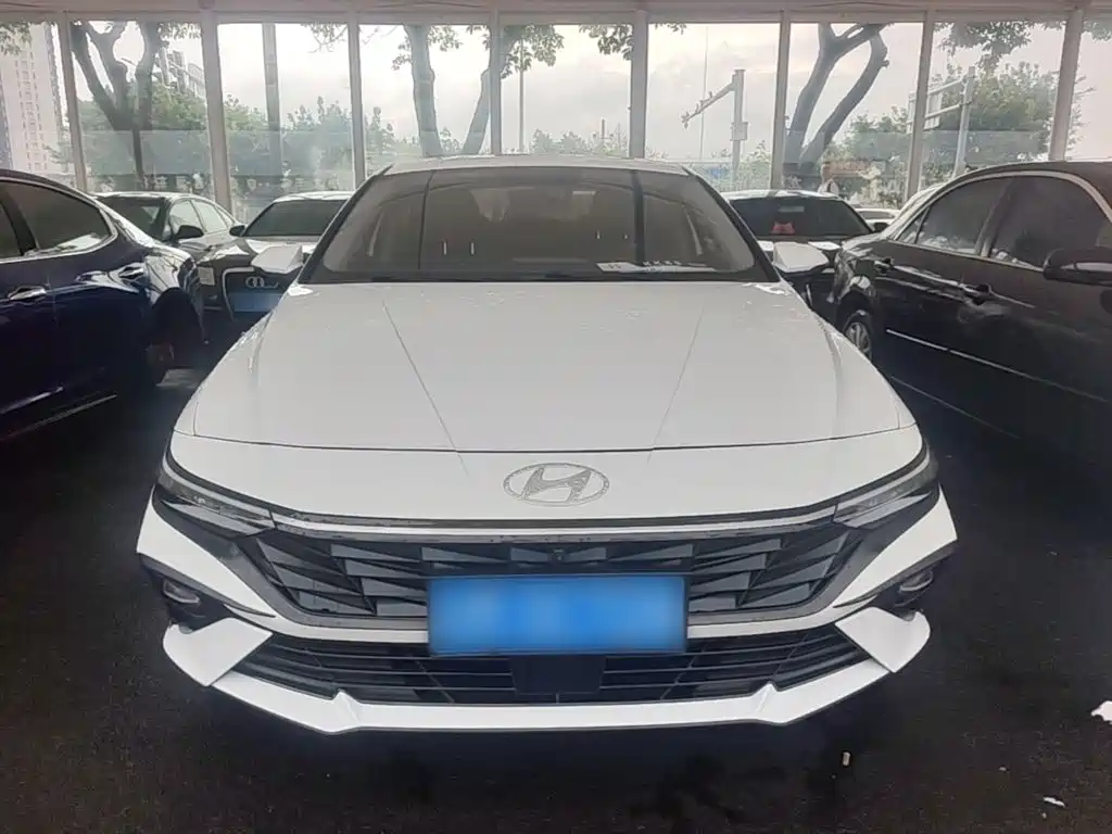 Hyundai Elantra — фото 3
