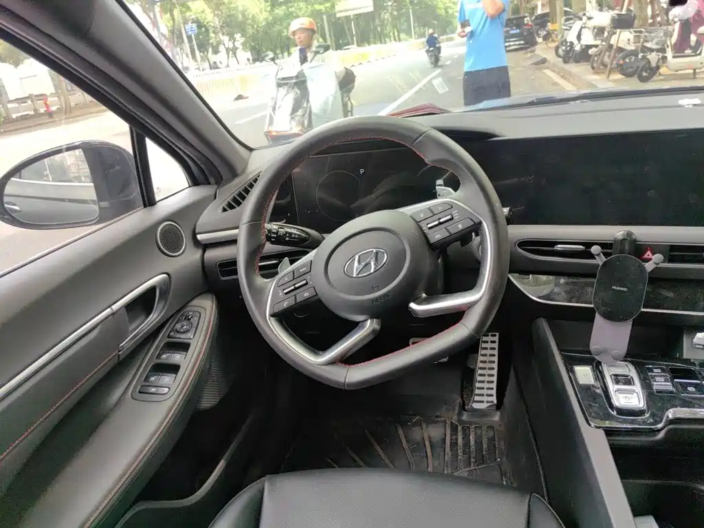 Hyundai Sonata — фото 11