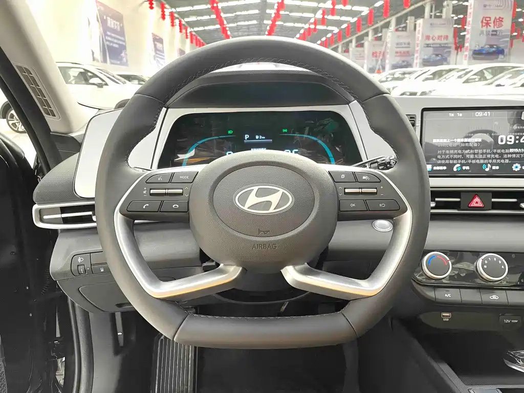 Hyundai Elantra — фото 4