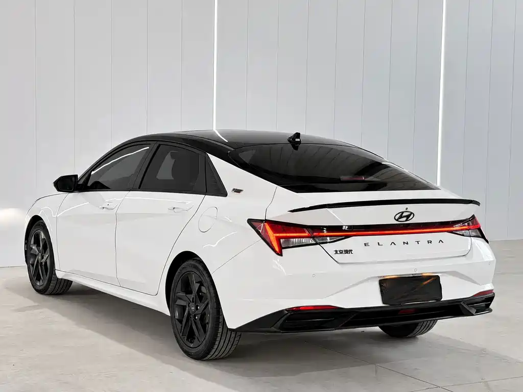 Hyundai Elantra — фото 4