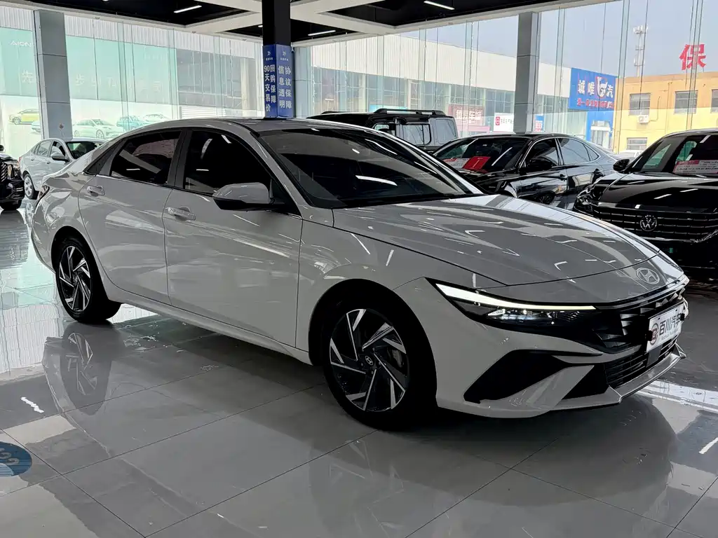 Hyundai Elantra — фото 3