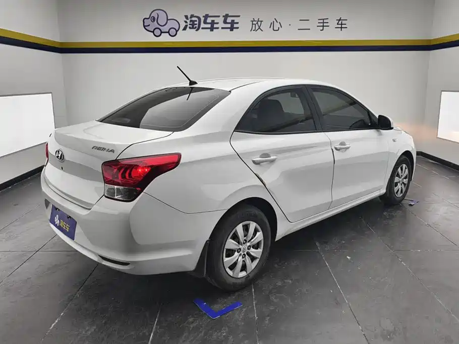 Hyundai Verna — фото 3