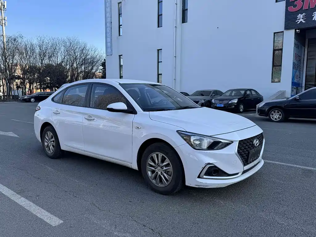 Hyundai Elantra — фото 3