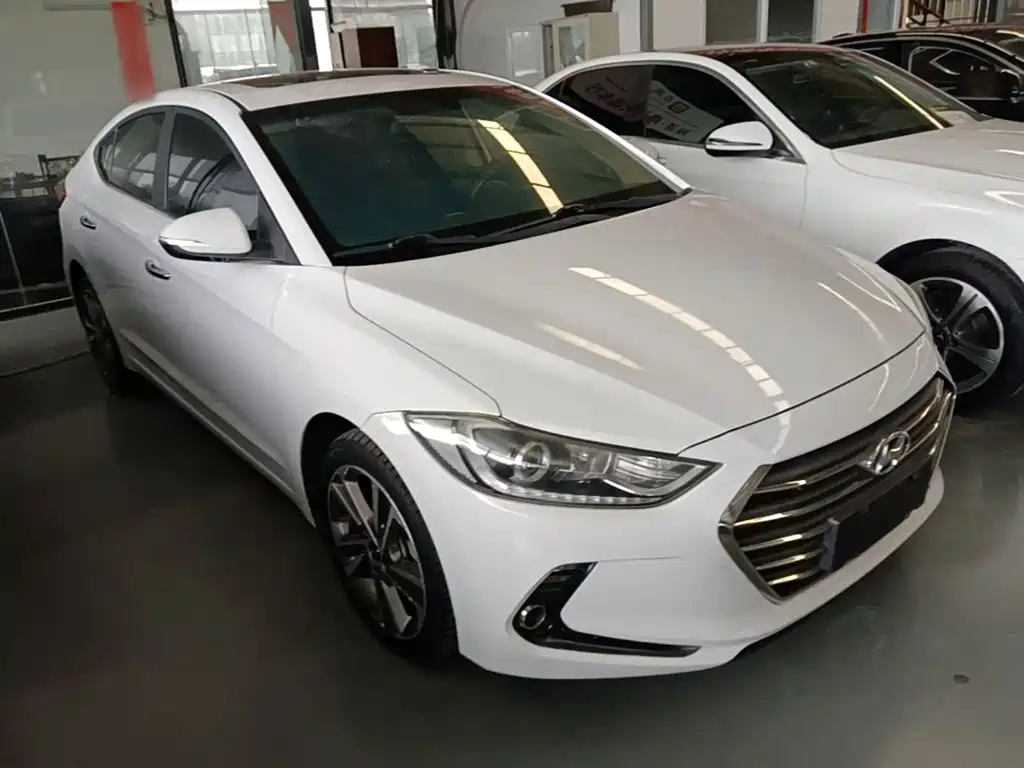 Hyundai Elantra — фото 4