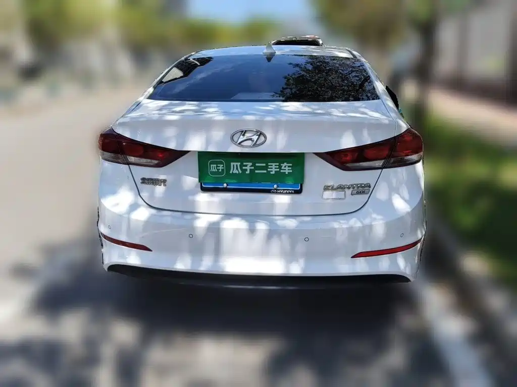 Hyundai Elantra — фото 3