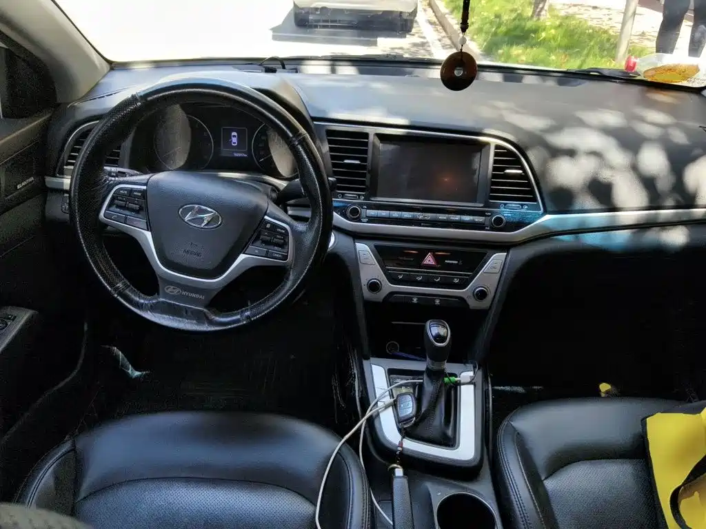 Hyundai Elantra — фото 5