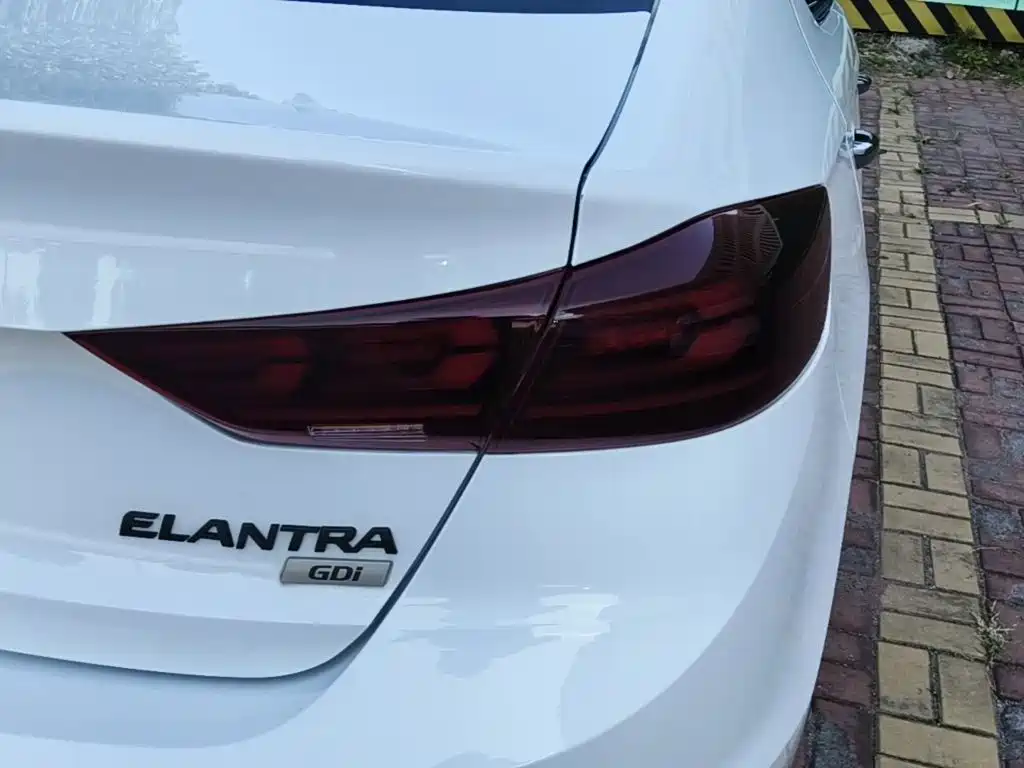 Hyundai Elantra — фото 8