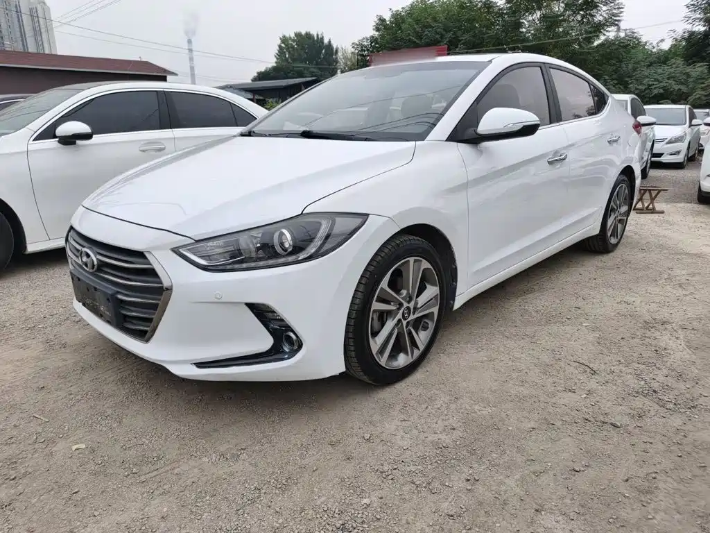 Hyundai Elantra — фото 2