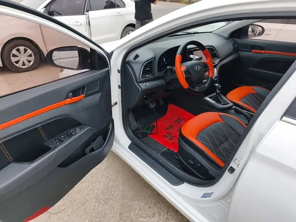 Hyundai Elantra — фото 16