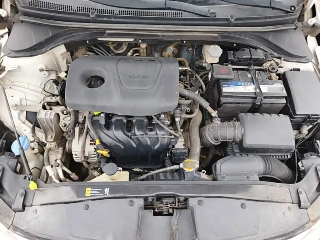 Hyundai Elantra — фото 20