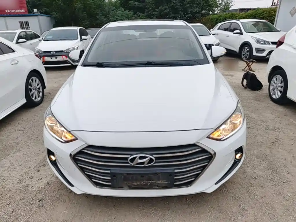 Hyundai Elantra — фото 3