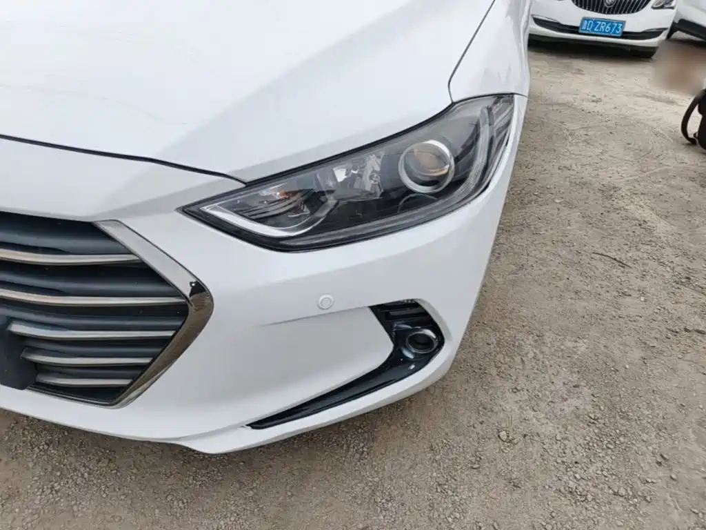 Hyundai Elantra — фото 24