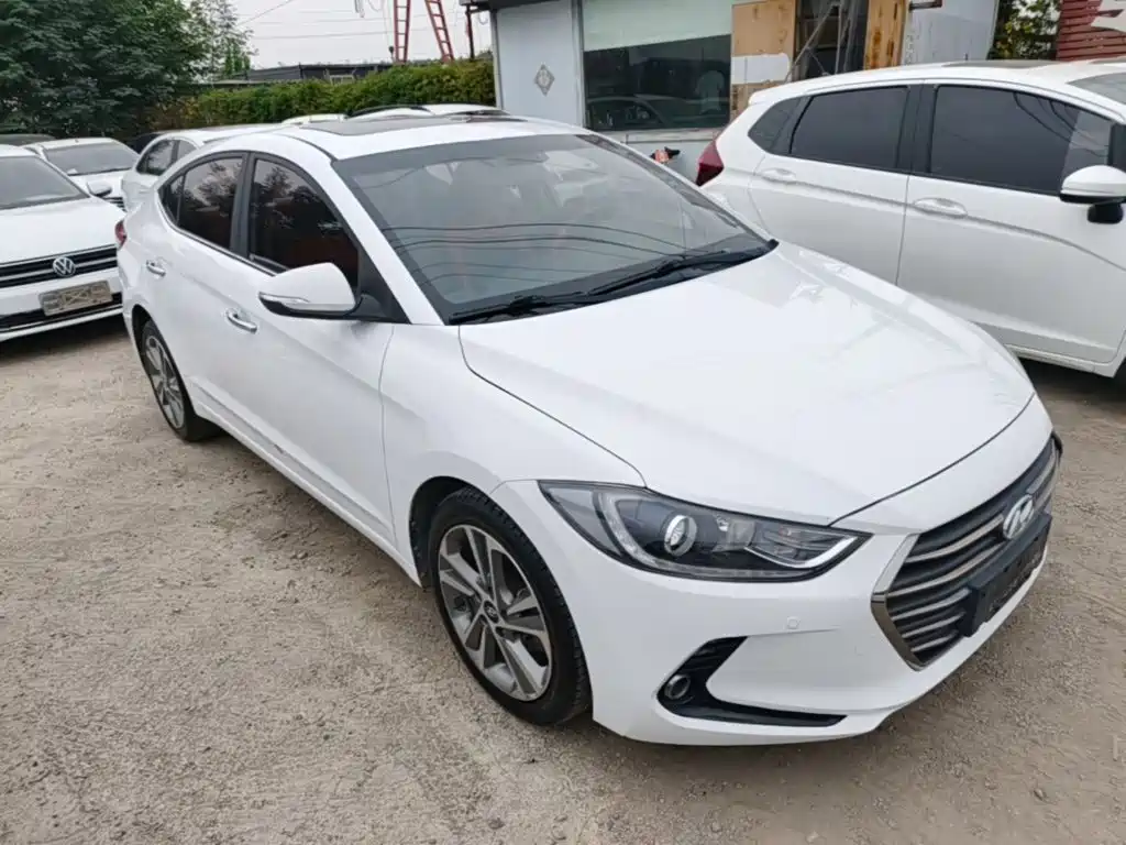 Hyundai Elantra — фото 4