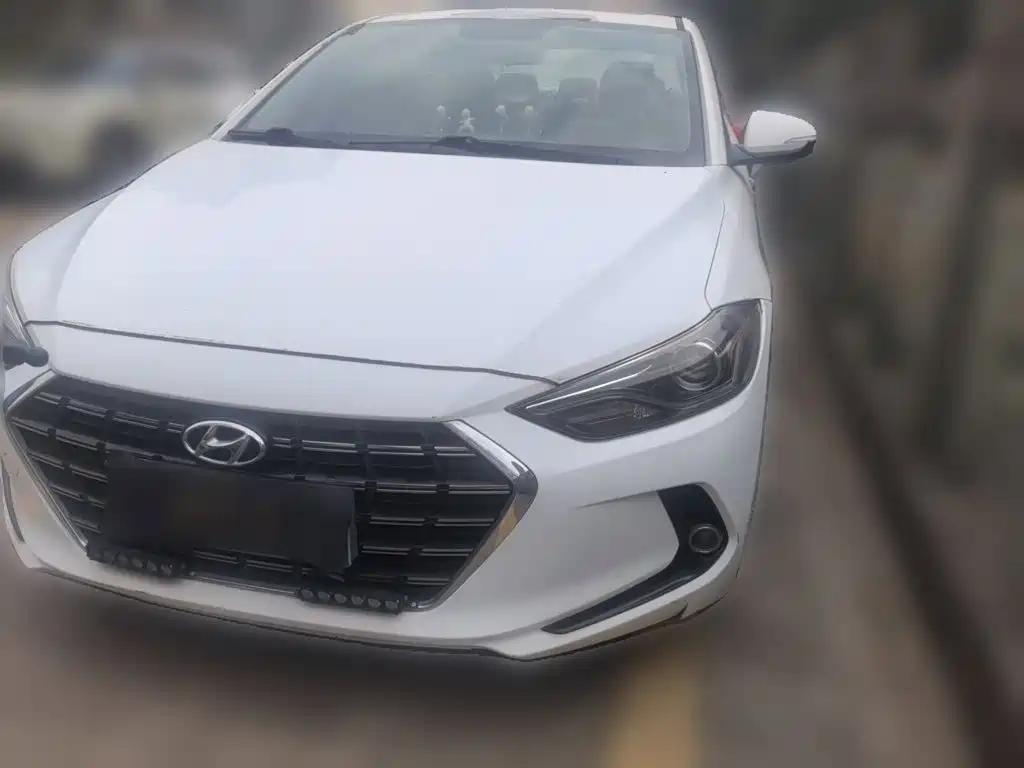Hyundai Elantra — фото 2