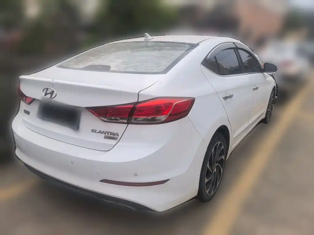 Hyundai Elantra — фото 4
