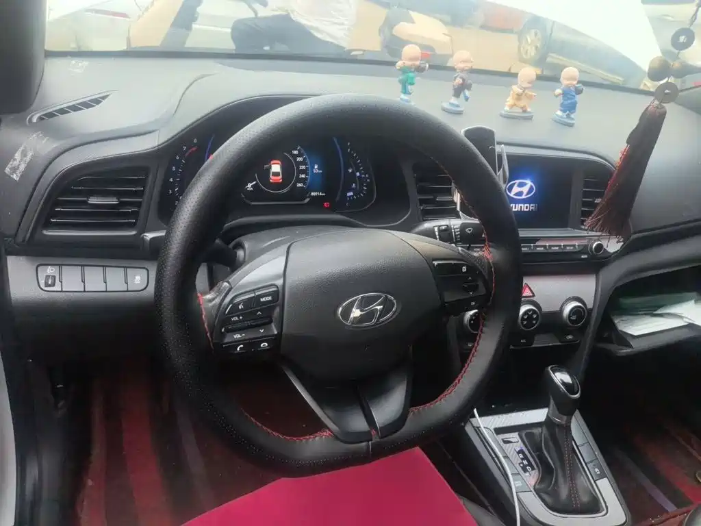 Hyundai Elantra — фото 6