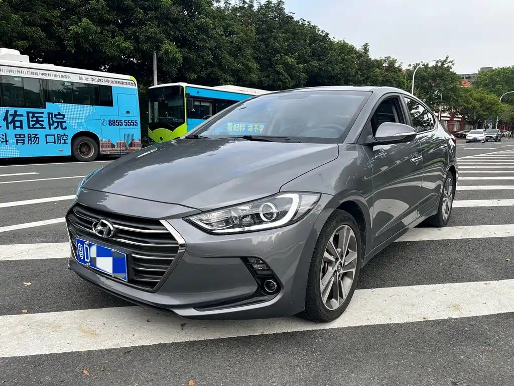 Hyundai Elantra — фото 3
