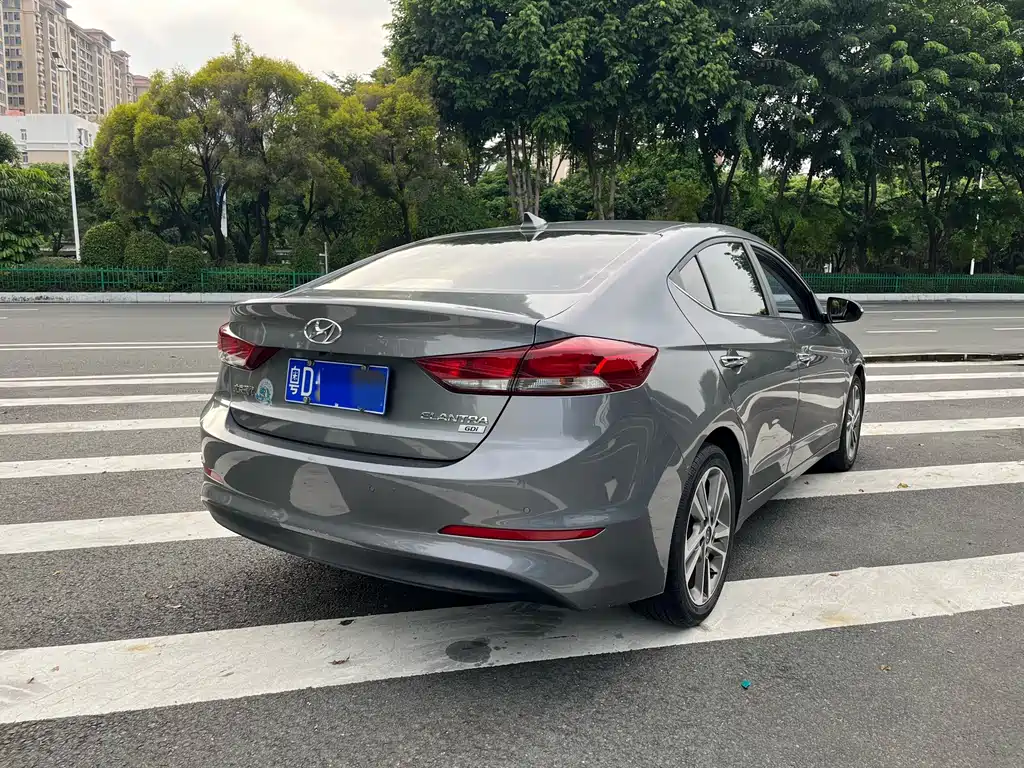 Hyundai Elantra — фото 6