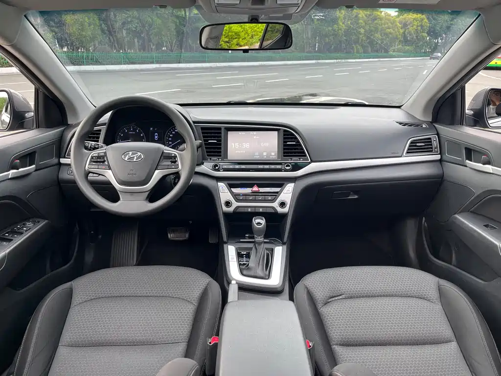 Hyundai Elantra — фото 7