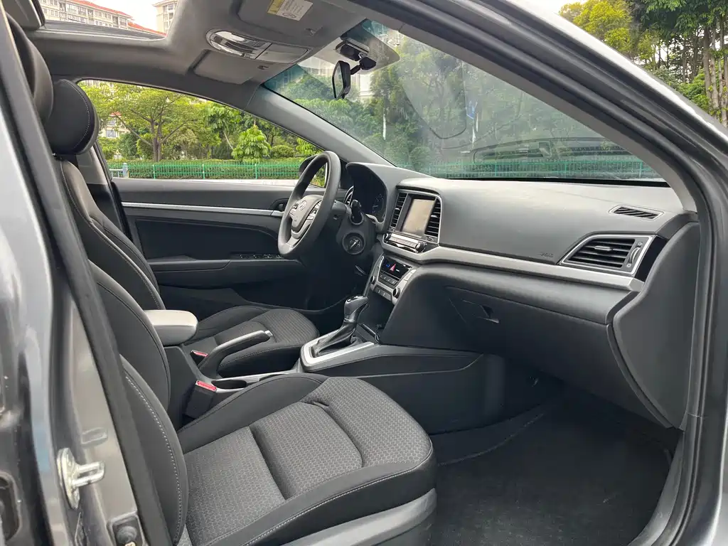 Hyundai Elantra — фото 9