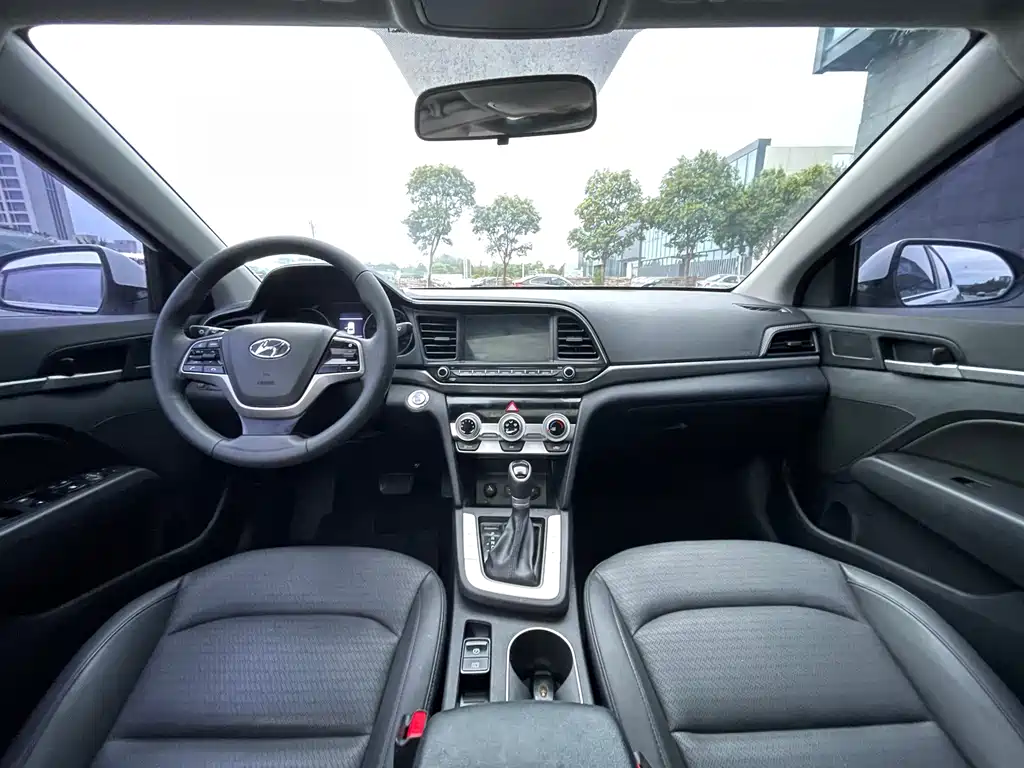 Hyundai Elantra — фото 7