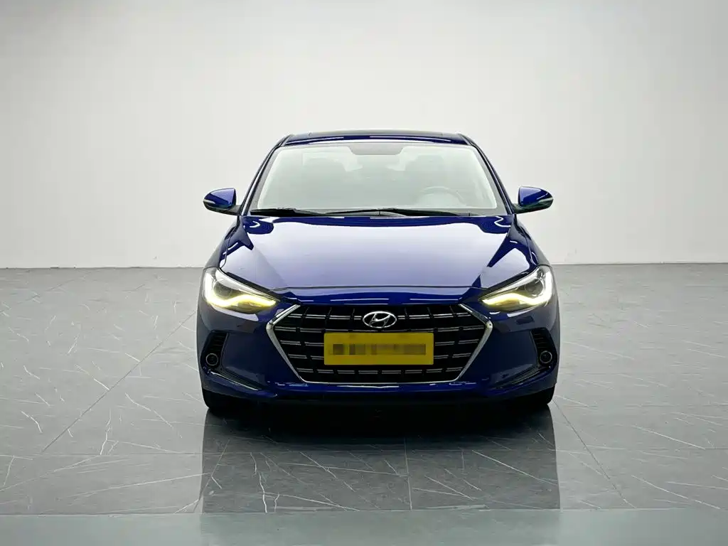 Hyundai Elantra — фото 2