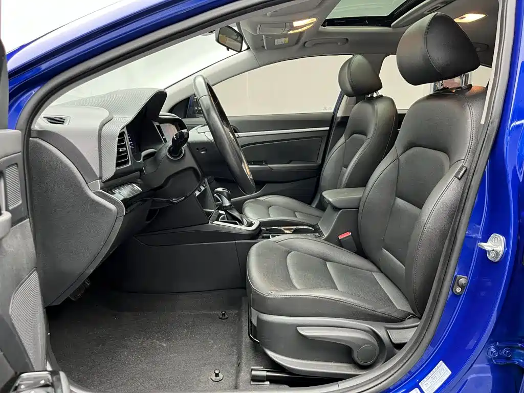 Hyundai Elantra — фото 13