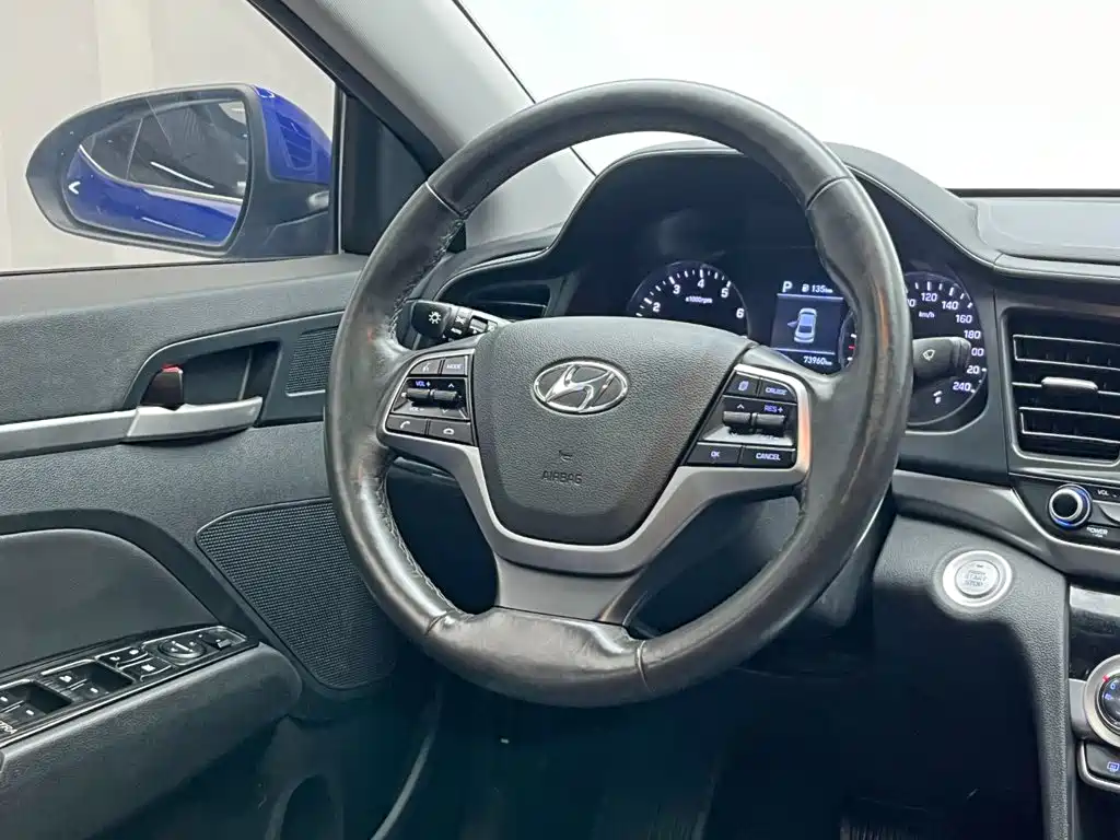 Hyundai Elantra — фото 17