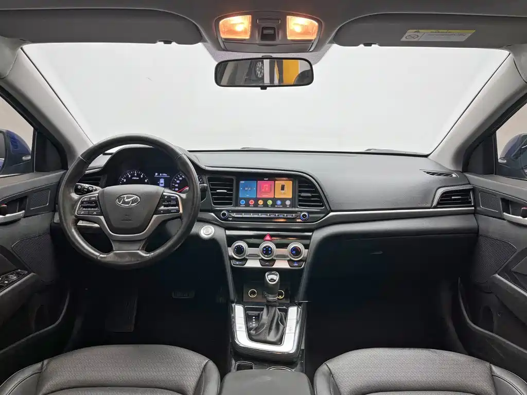 Hyundai Elantra — фото 18