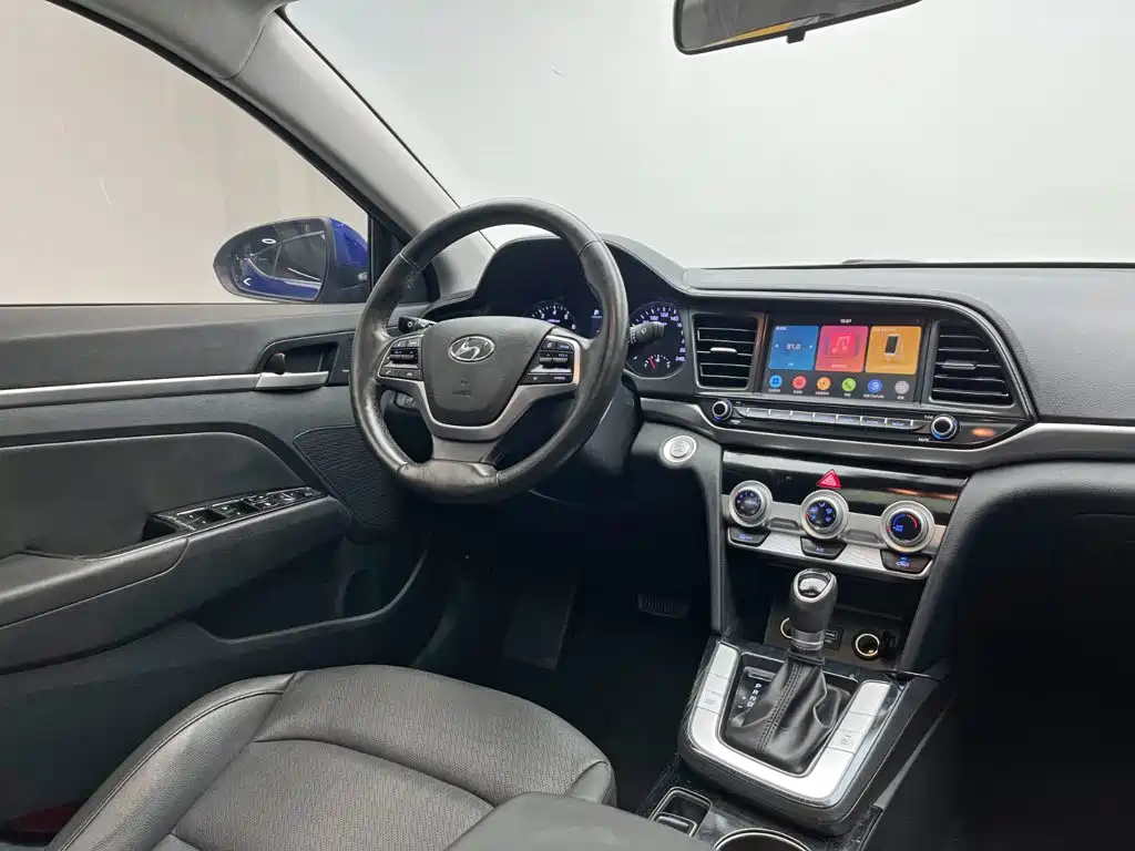 Hyundai Elantra — фото 19