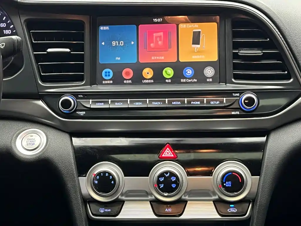 Hyundai Elantra — фото 20