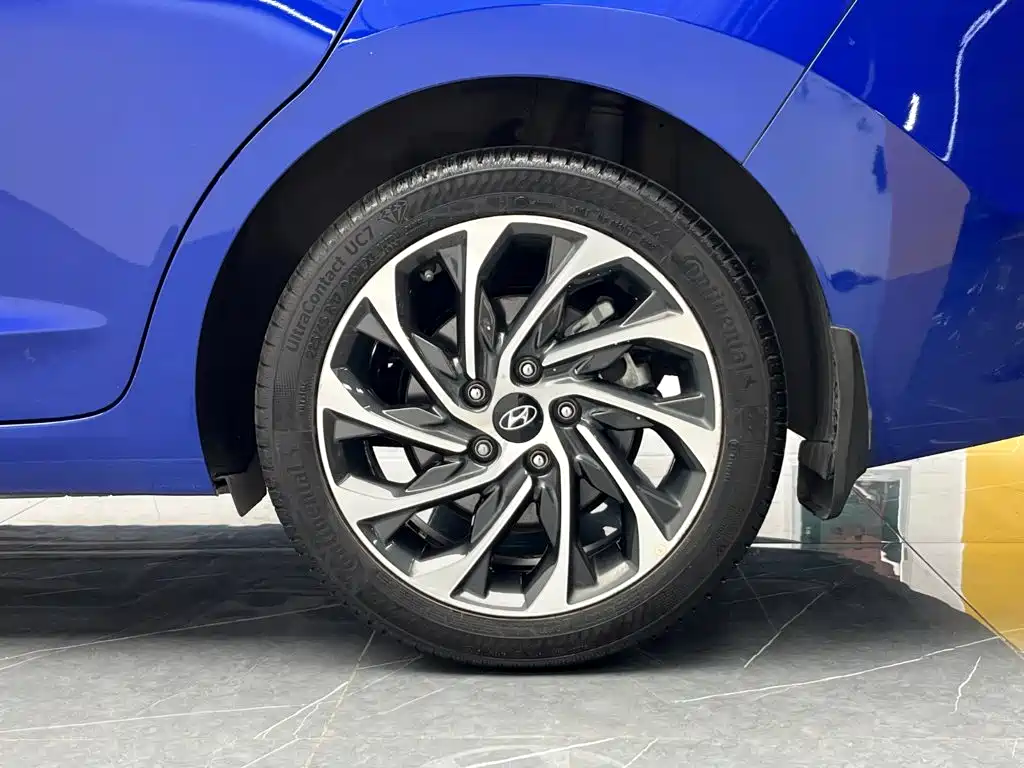 Hyundai Elantra — фото 22