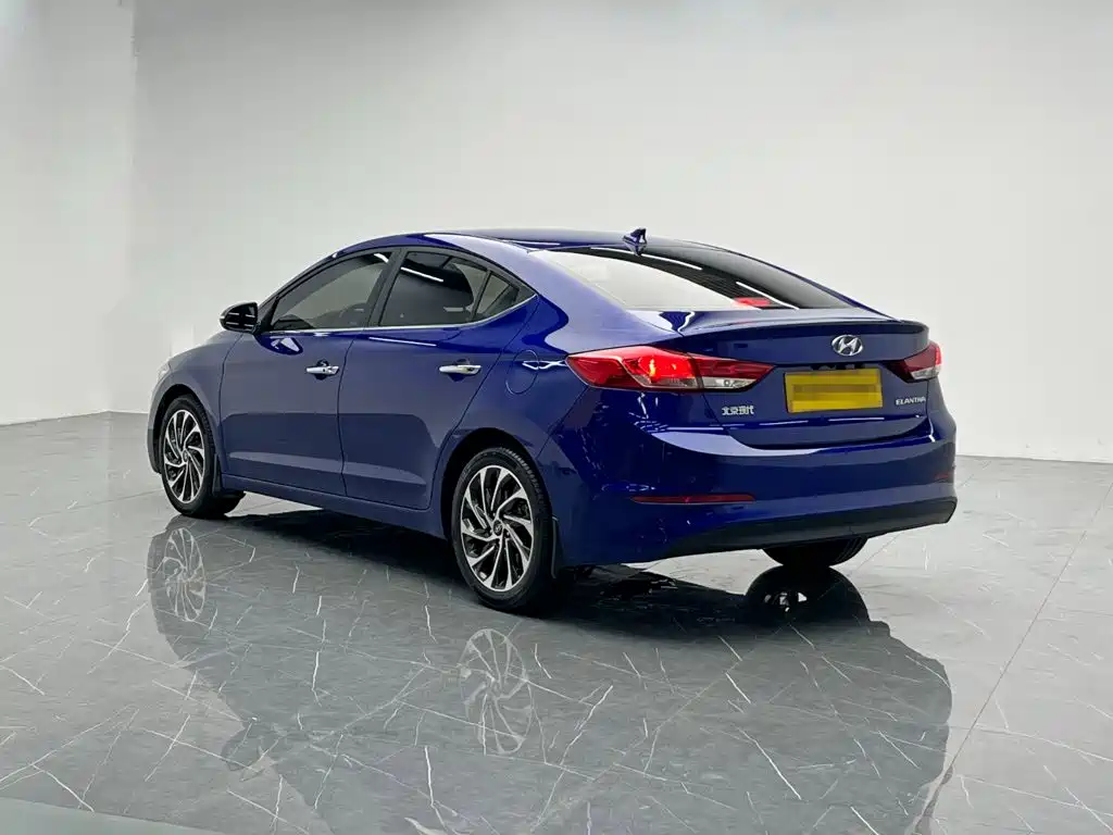 Hyundai Elantra — фото 4