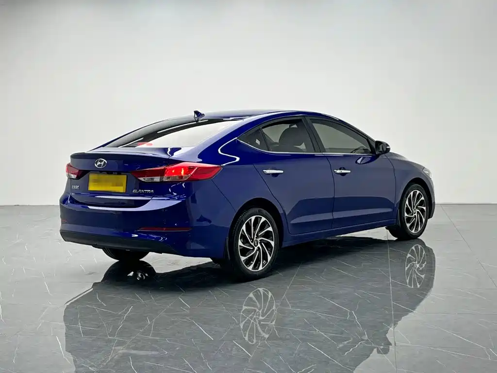 Hyundai Elantra — фото 6