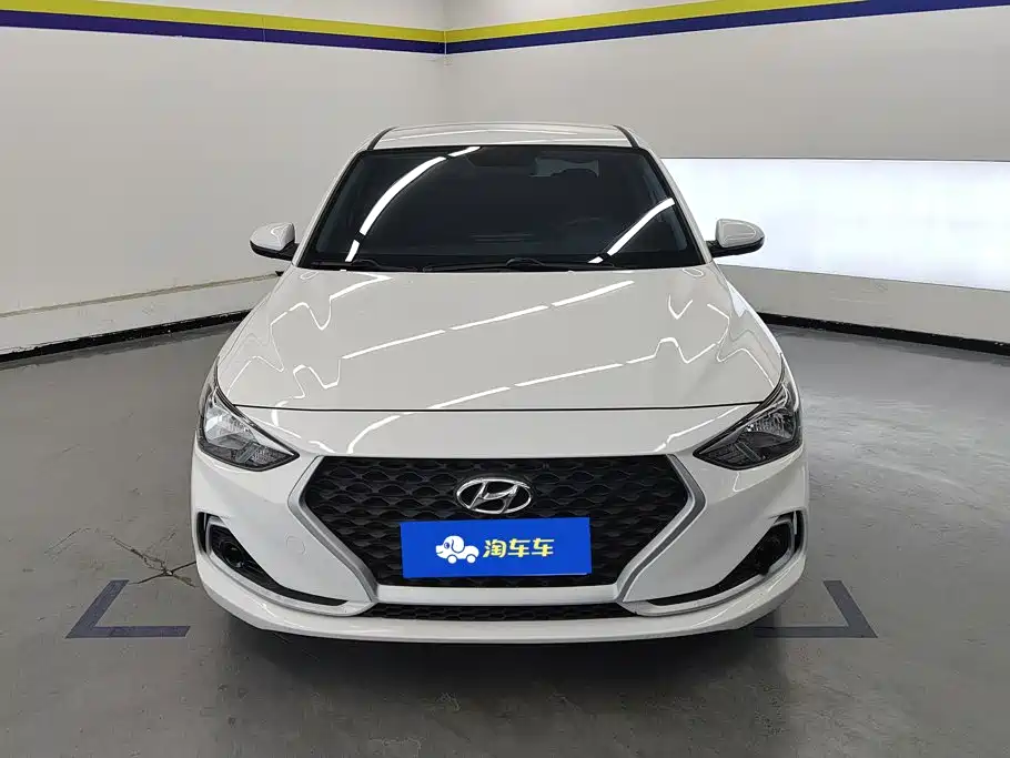 Hyundai Elantra — фото 2