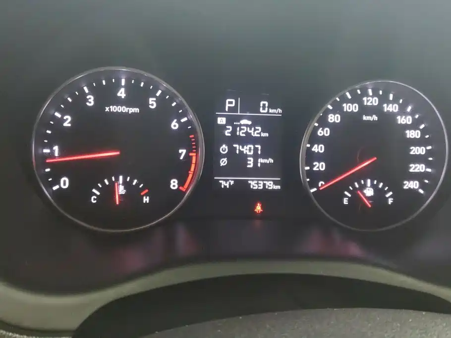 Hyundai Elantra — фото 14