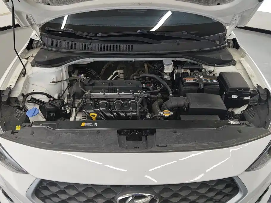 Hyundai Elantra — фото 10