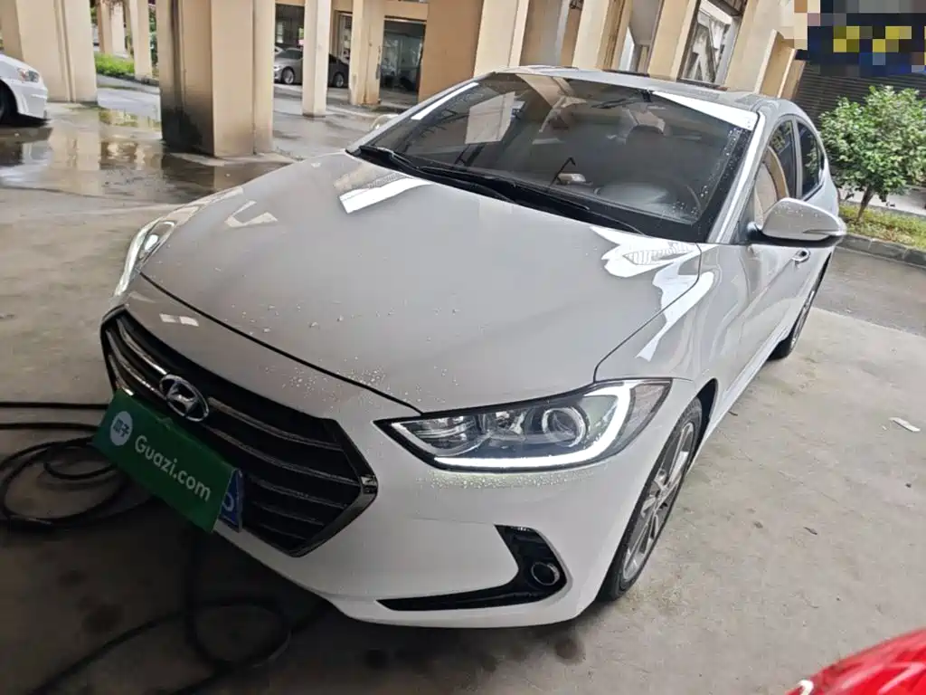 Hyundai Elantra — фото 2