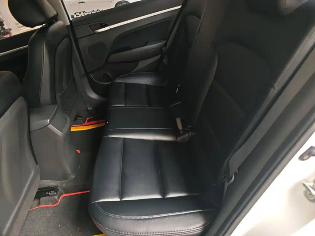 Hyundai Elantra — фото 17