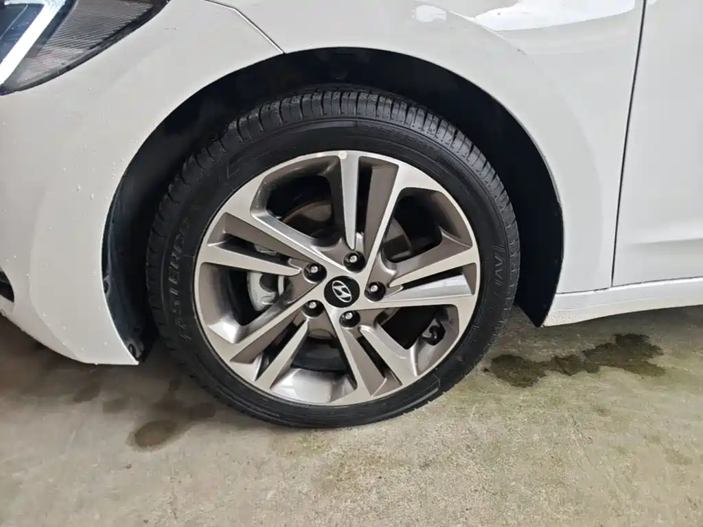 Hyundai Elantra — фото 23