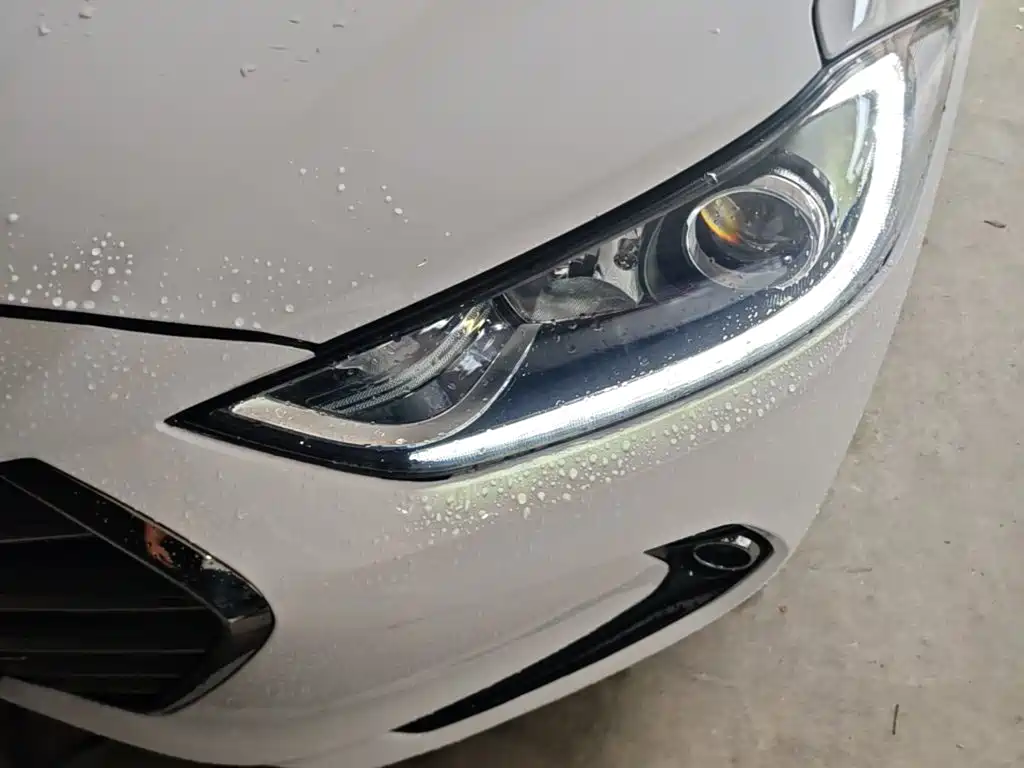 Hyundai Elantra — фото 24