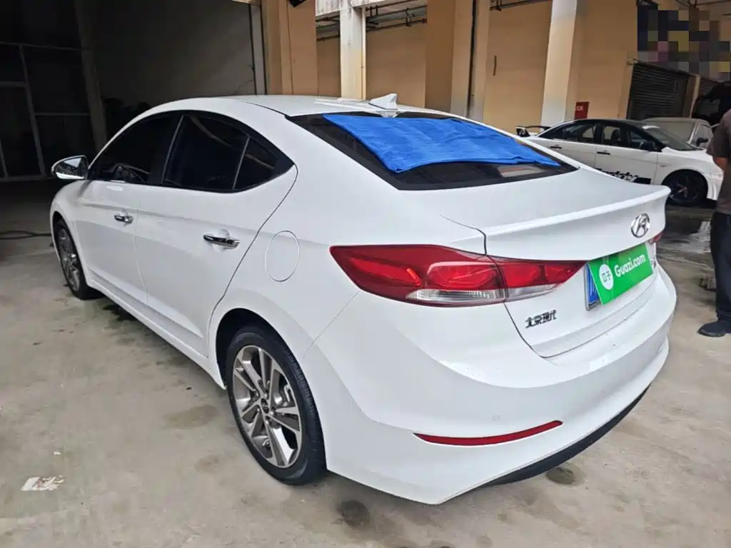Hyundai Elantra — фото 5