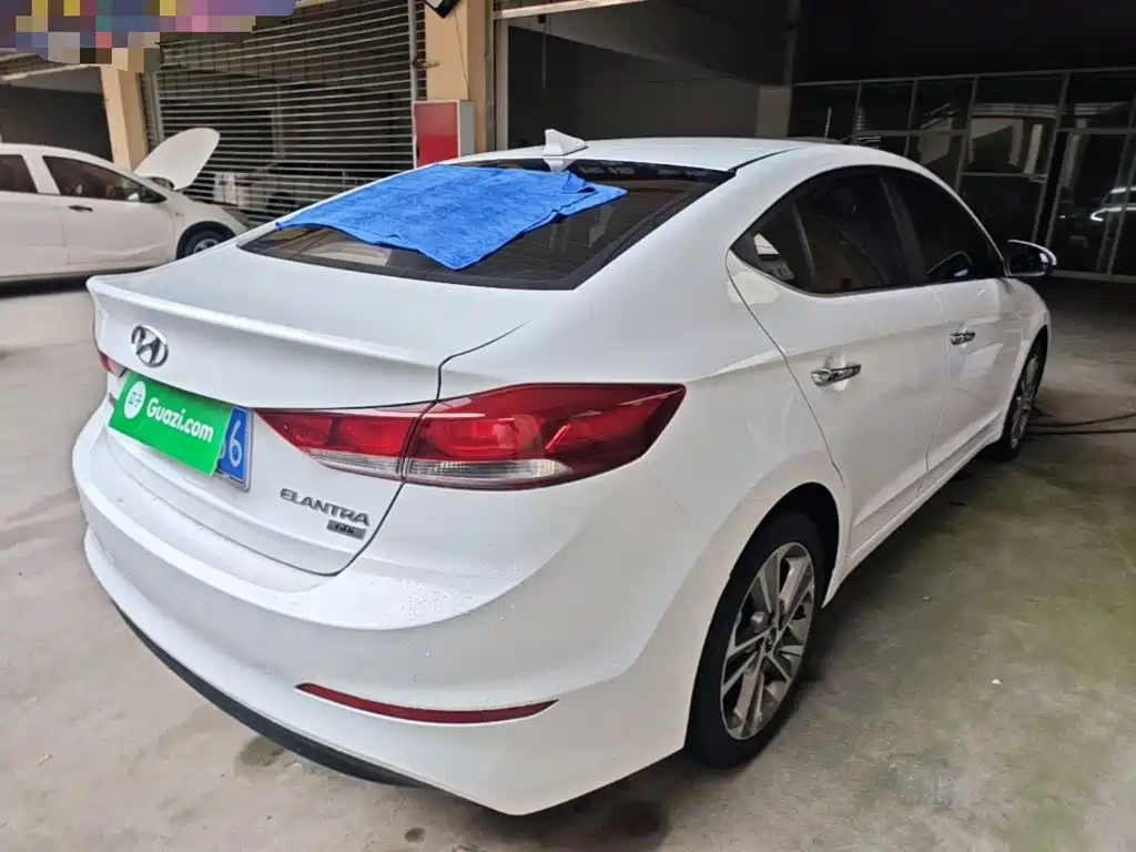 Hyundai Elantra — фото 7