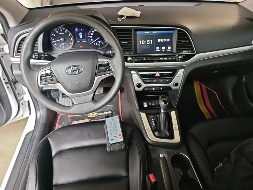 Hyundai Elantra — фото 10