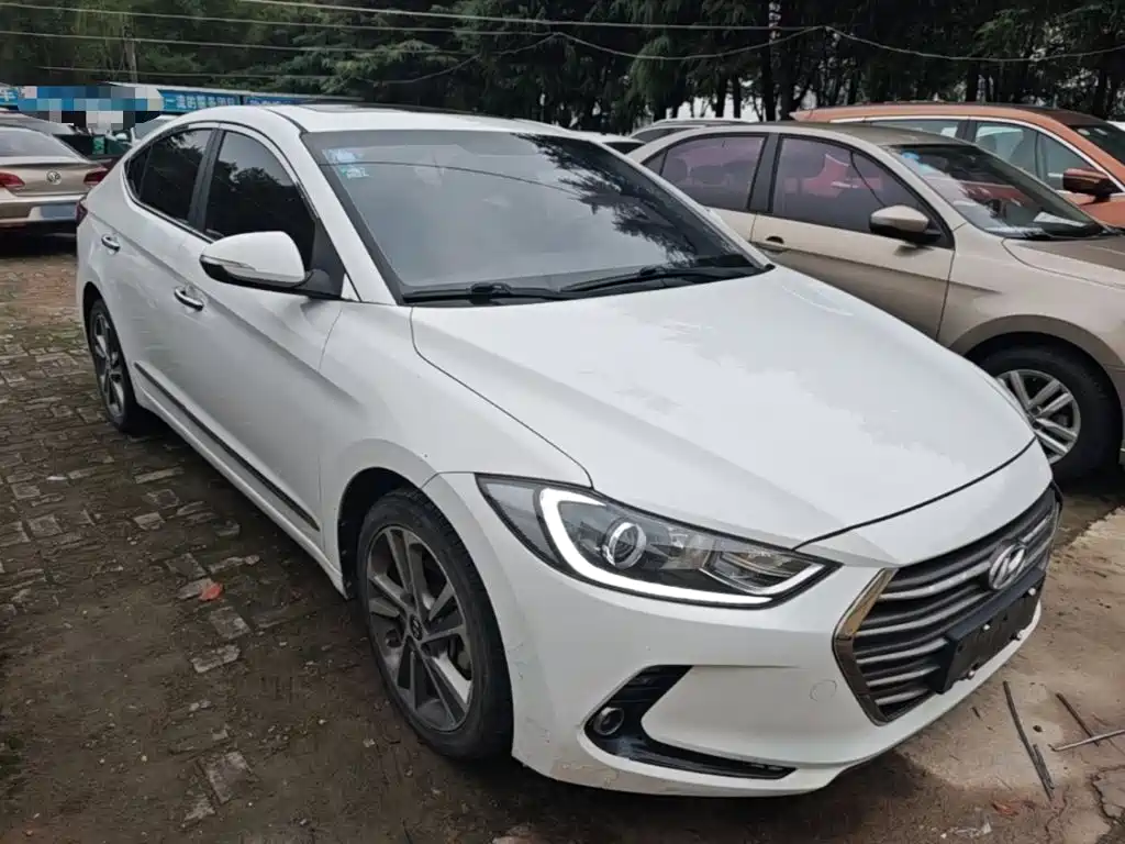 Hyundai Elantra — фото 4