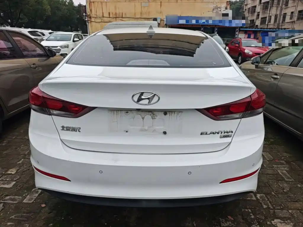 Hyundai Elantra — фото 6