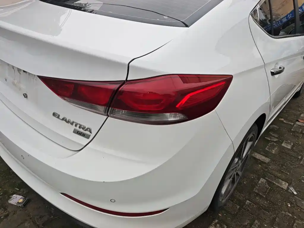 Hyundai Elantra — фото 8