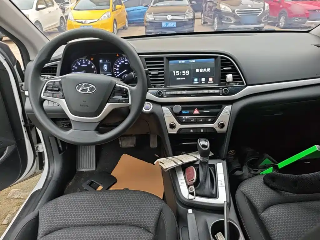Hyundai Elantra — фото 10