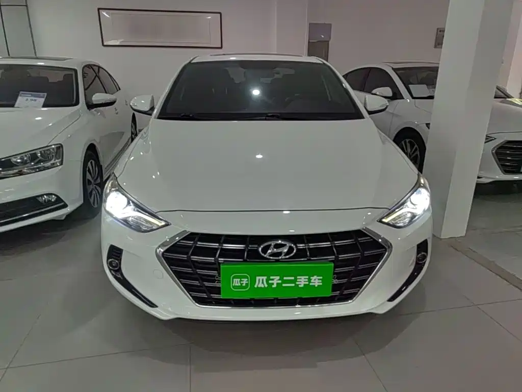 Hyundai Elantra — фото 3
