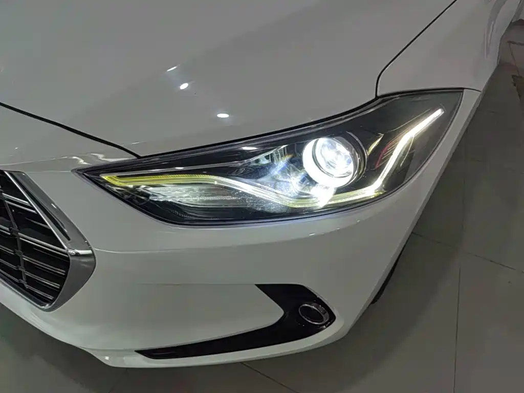 Hyundai Elantra — фото 24